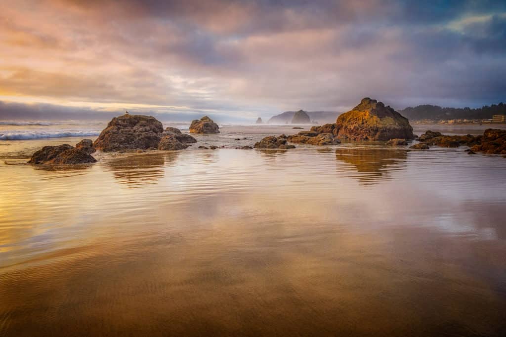 Haystack Rock at Cannon Beach - Oregon's Pacific coast