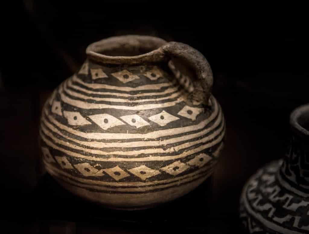 A ancestral Pueblan pot on exhibit in the Tusayan Museum on the South Rim of the Grand Canyon in Arizona.