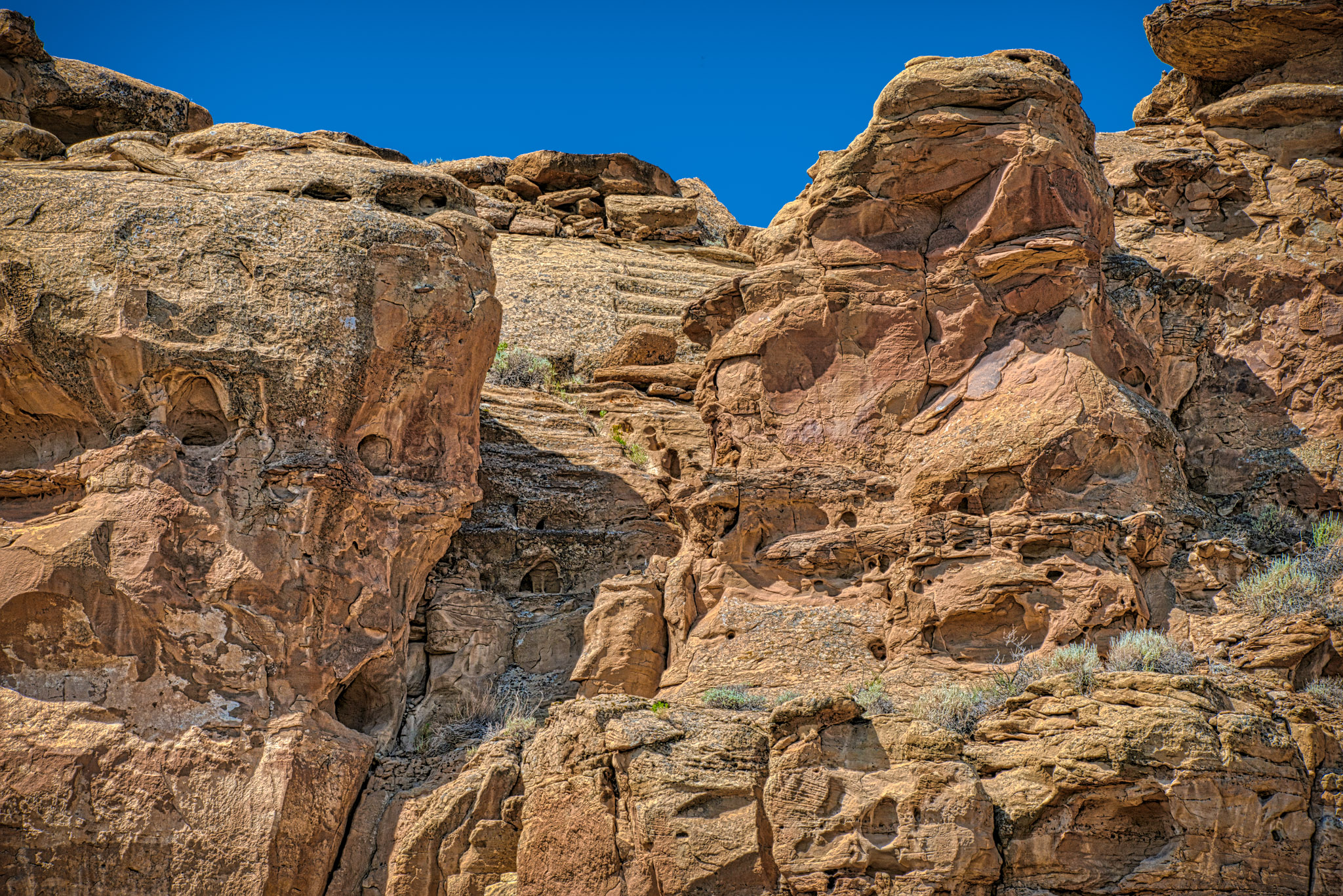 This Chacoan Stairway is located south of Chetro Ketl, across Chaco Wash, and cuts up the southern canyon wall.