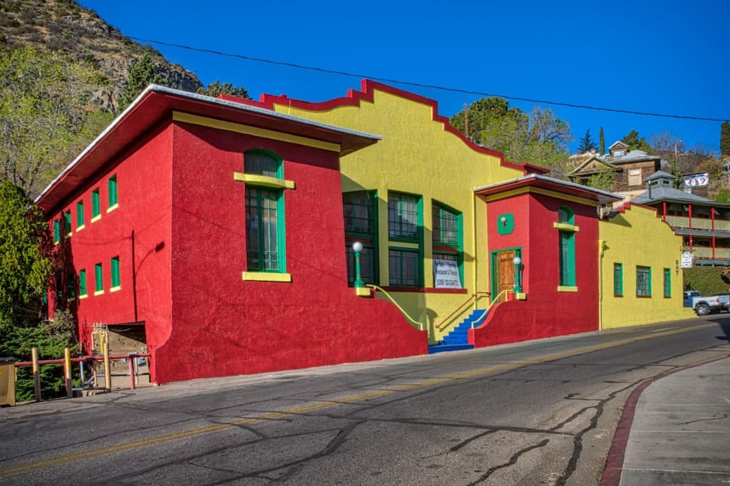 This property, located on a bend on Tombstone Canyon Road in Bisbee, Arizona, was newly refurbished at the time of our visit. It has a California Southwest vibe to it.