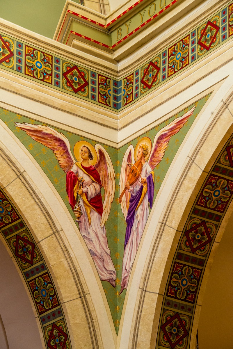 Two angels adorn the juxtaposition of two arches leading into the high altar in the apse of Sain Francis Cathedral in Santa Fe, New Mexico.