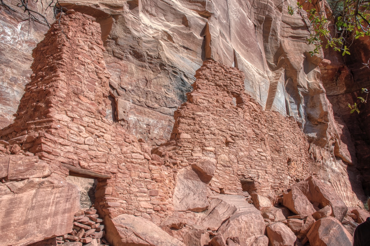 This is a shot of the main surviving walls at the Sinaguan cliff dwelling at Palatiki, near Sedona, Arizona.